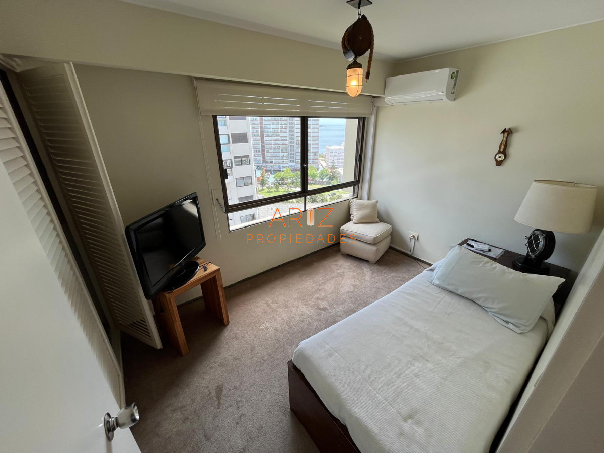 Apartamento ID.2291 - Apartamento en Venta, 3 dormitorios y servicio, en Playa Brava, Punta del Este