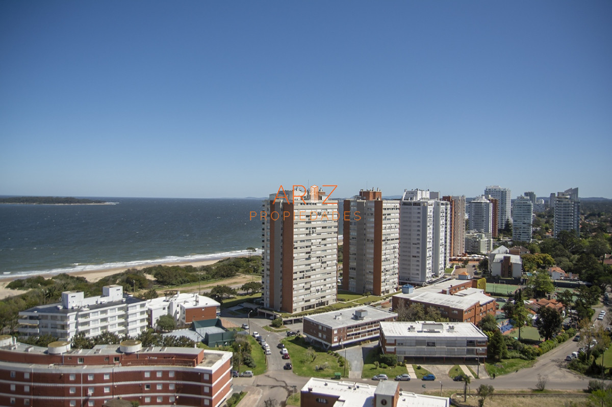 Apartamento ID.2134 - MIAMI BOULEVARD, PUNTA DEL ESTE, PLAYA MANSA, DOS DORMITORIOS , PRIMERAS PARADAS 