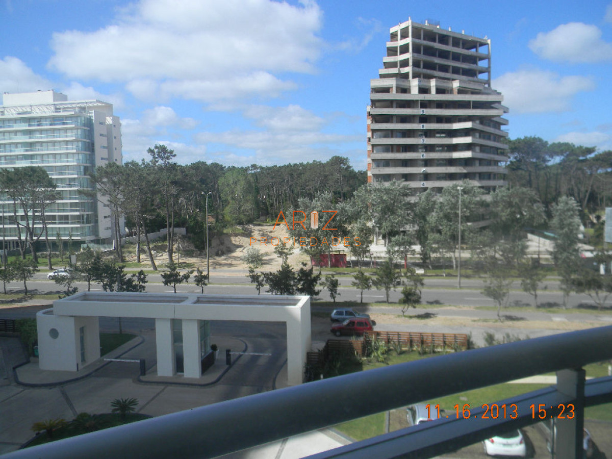 Apartamento ID.1995 - VENTA APARTAMENTO 2 DORMITORIOS 2 BAÑOS TODOS LOS SERVICIOS en Punta del Este