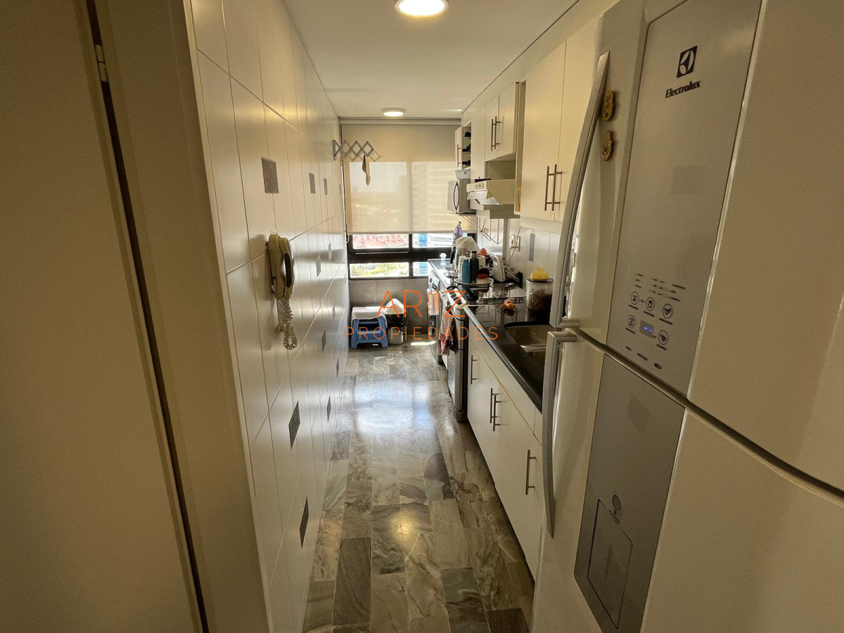 Apartamento ID.2291 - Apartamento en Venta, 3 dormitorios y servicio, en Playa Brava, Punta del Este
