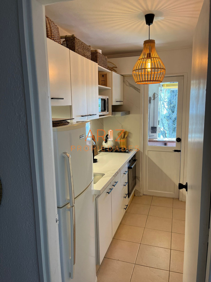 Apartamento ID.2290 - Vende apartamento de 1 dormitorio con parrillero, Punta del Este