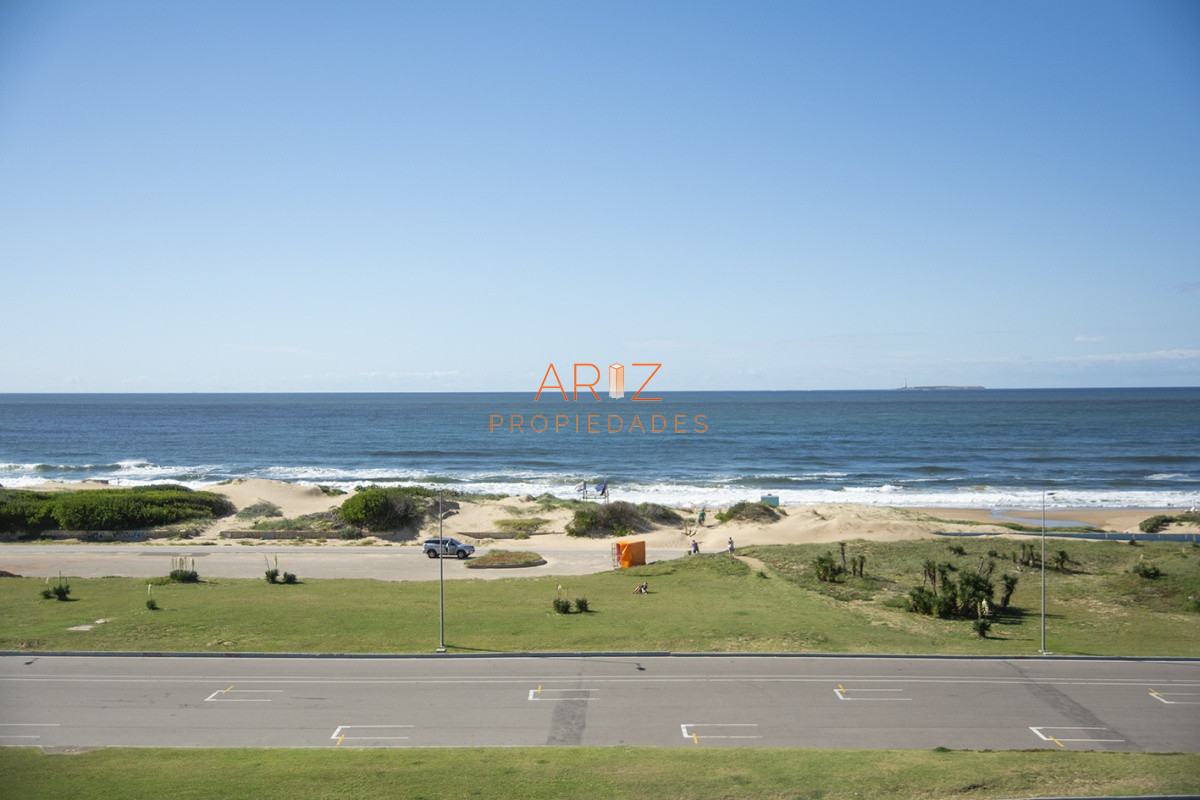 Apartamento ID.1680 - Apartamento en Venta de 3 dormitorios en Edificio Alborada , Punta del este 