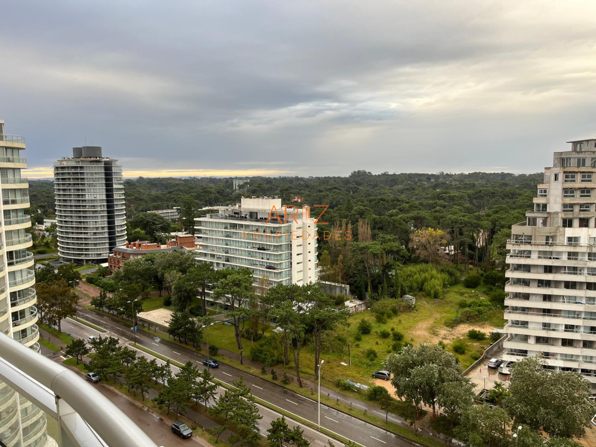 Apartamento ID.1899 - Apartamento en Venta de 3 dormitorios a Cuadras del Mar , Punta del este