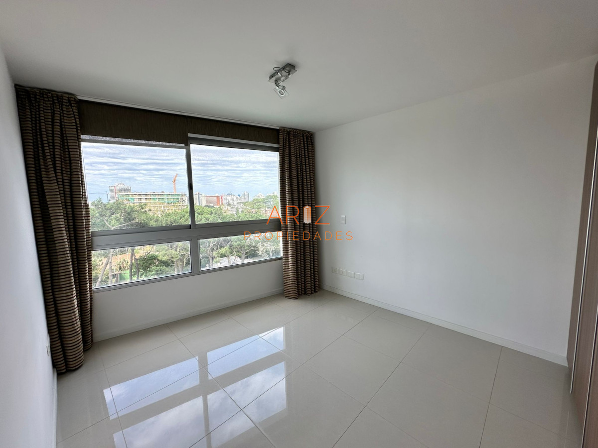 Apartamento ID.2152 - Vende apartamento de 3 dormitorios en Gala Vista, Punta del Este 