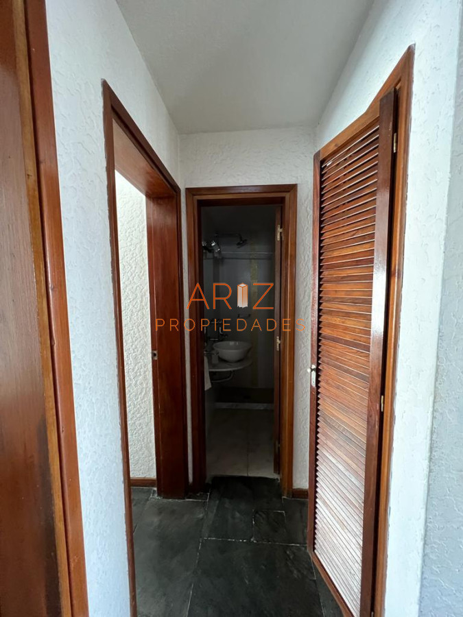 Apartamento ID.2330 - Apartamento en Venta de 3 dormitorios en parada 2 de playa brava, cerca de servicios en Punta del Este 