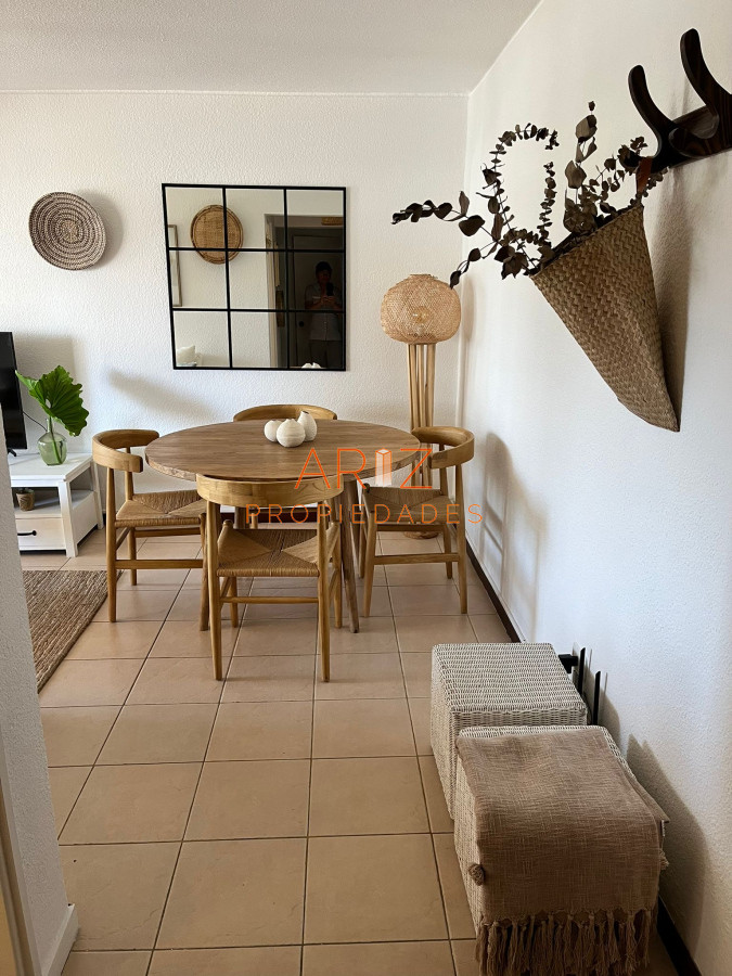 Apartamento ID.2290 - Vende apartamento de 1 dormitorio con parrillero, Punta del Este