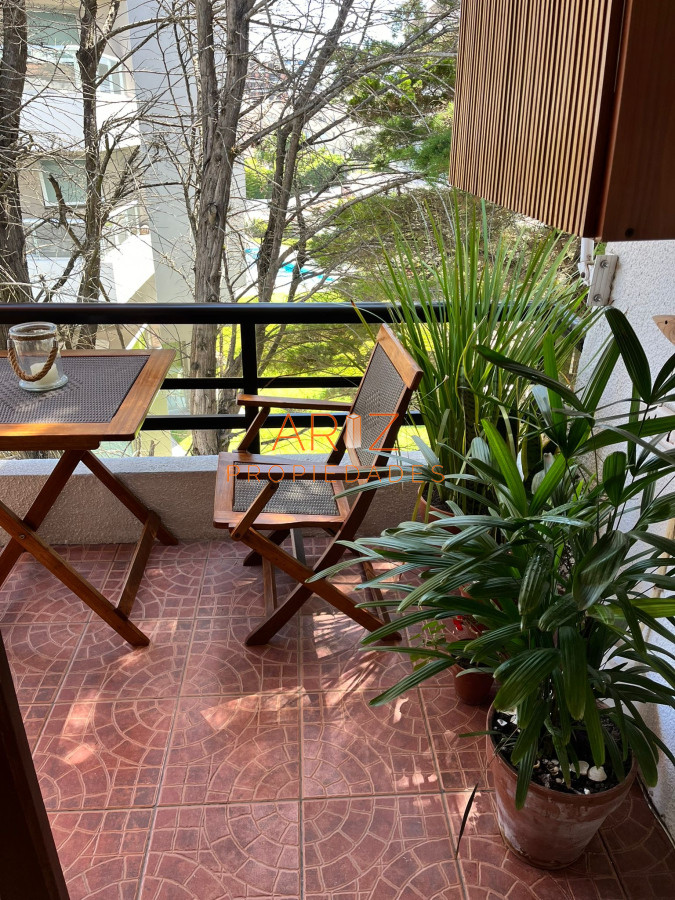 Apartamento ID.2290 - Vende apartamento de 1 dormitorio con parrillero, Punta del Este