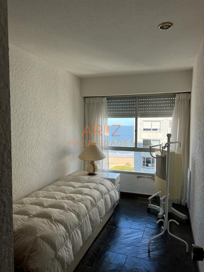 Apartamento ID.2330 - Apartamento en Venta de 3 dormitorios en parada 2 de playa brava, cerca de servicios en Punta del Este 