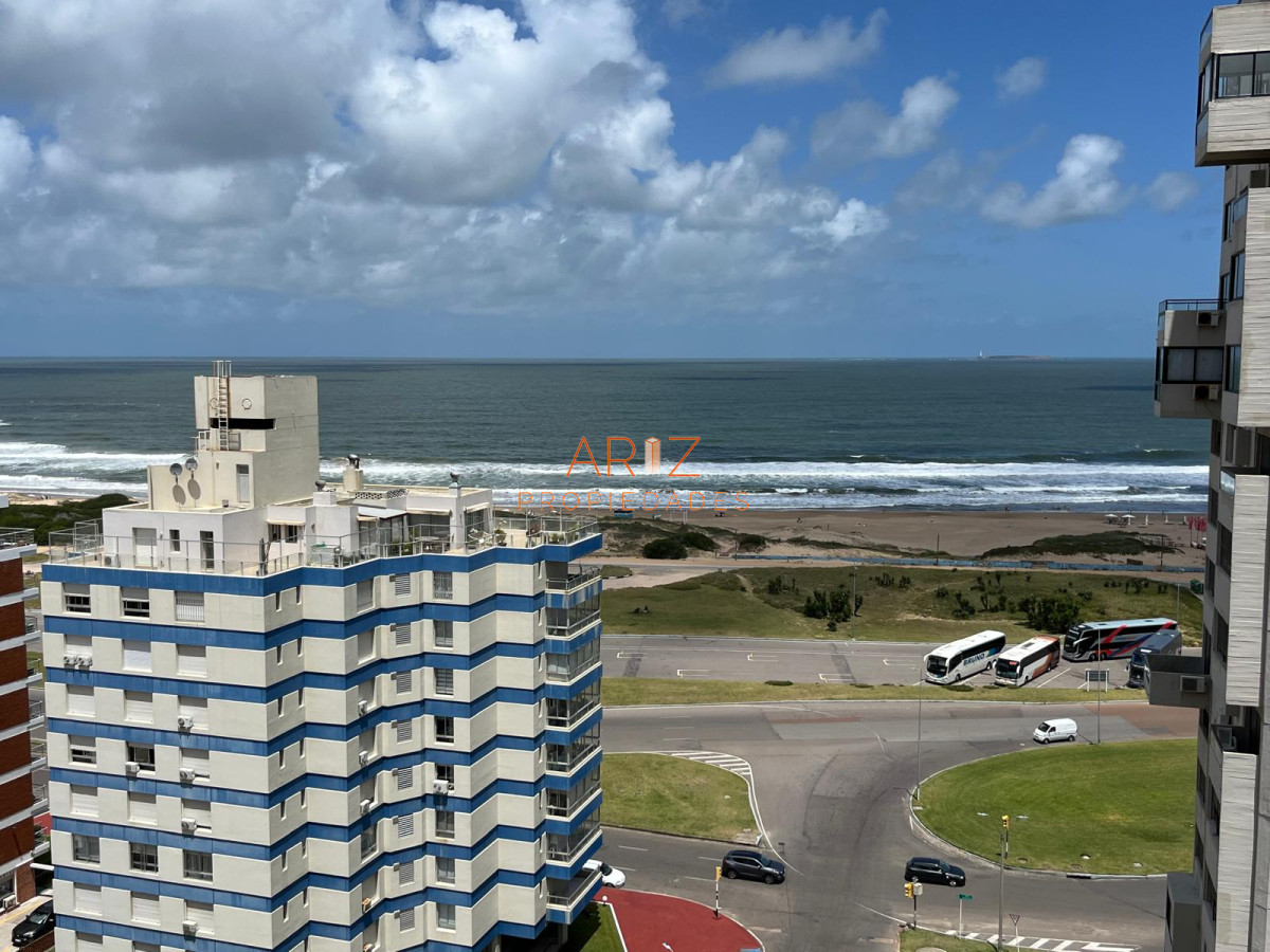Apartamento ID.2291 - Apartamento en Venta, 3 dormitorios y servicio, en Playa Brava, Punta del Este