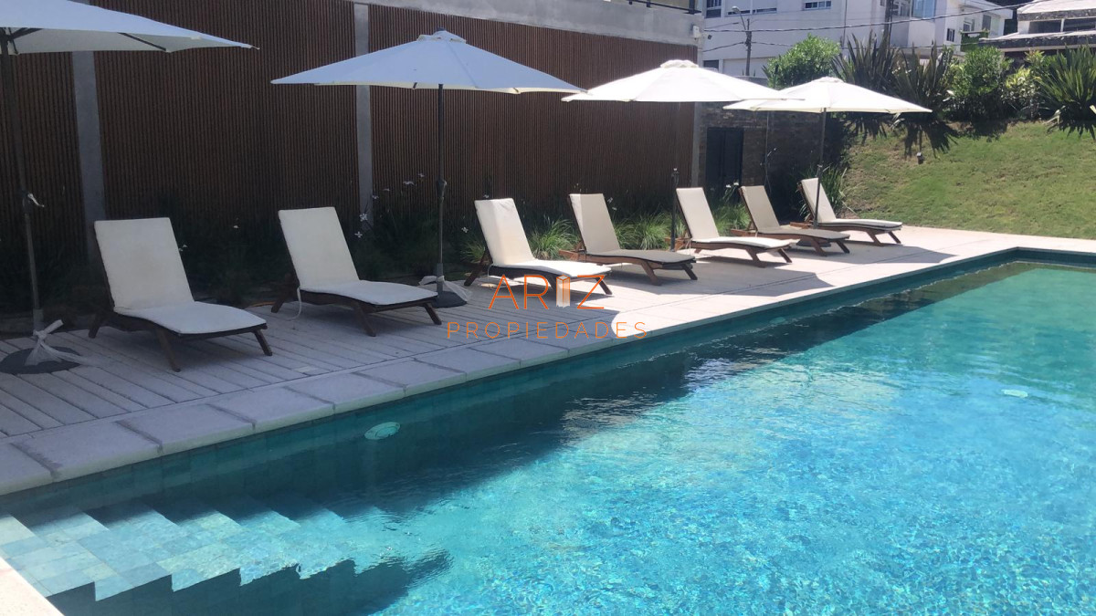 Apartamento ID.2300 - Vende oportunidad en Playa Mansa, primera línea de 2 dormitorios en Punta del Este 