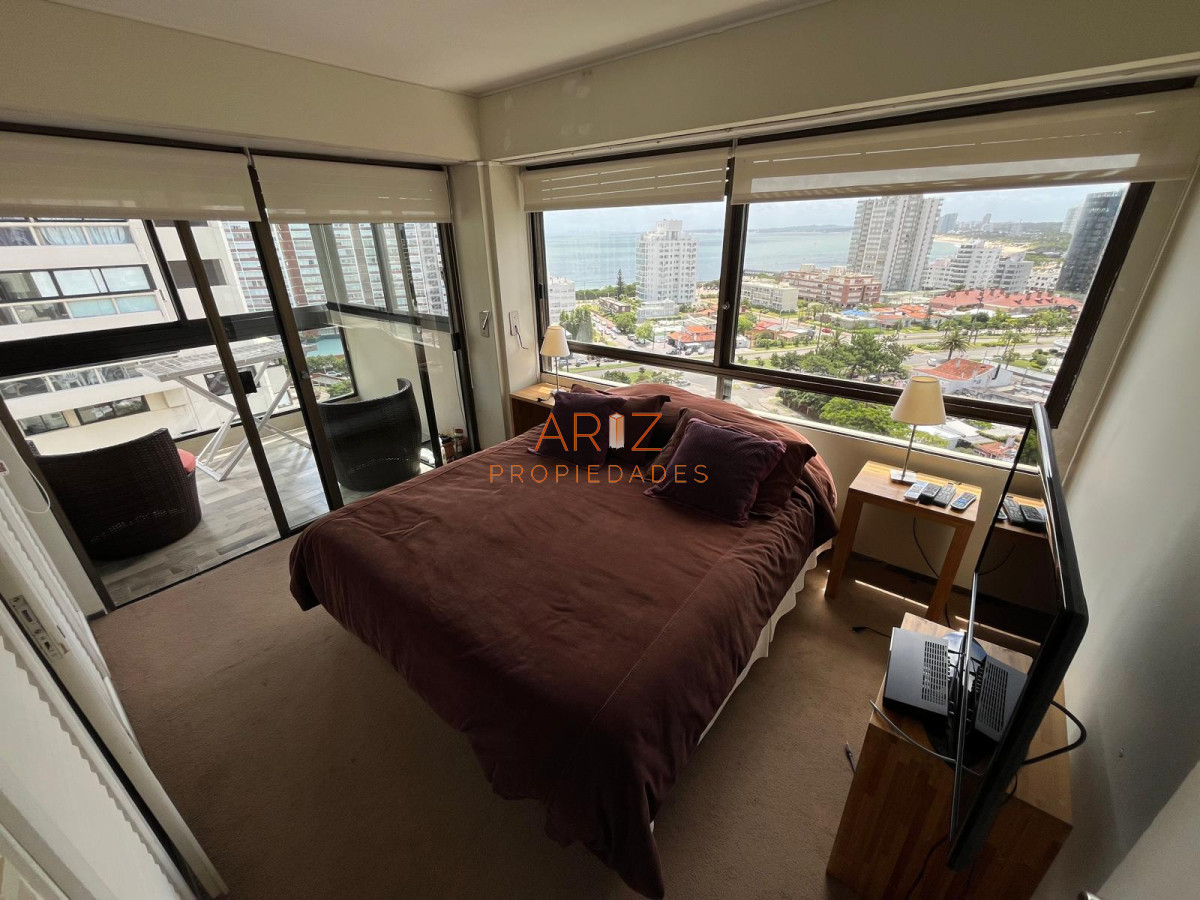 Apartamento ID.2291 - Apartamento en Venta, 3 dormitorios y servicio, en Playa Brava, Punta del Este