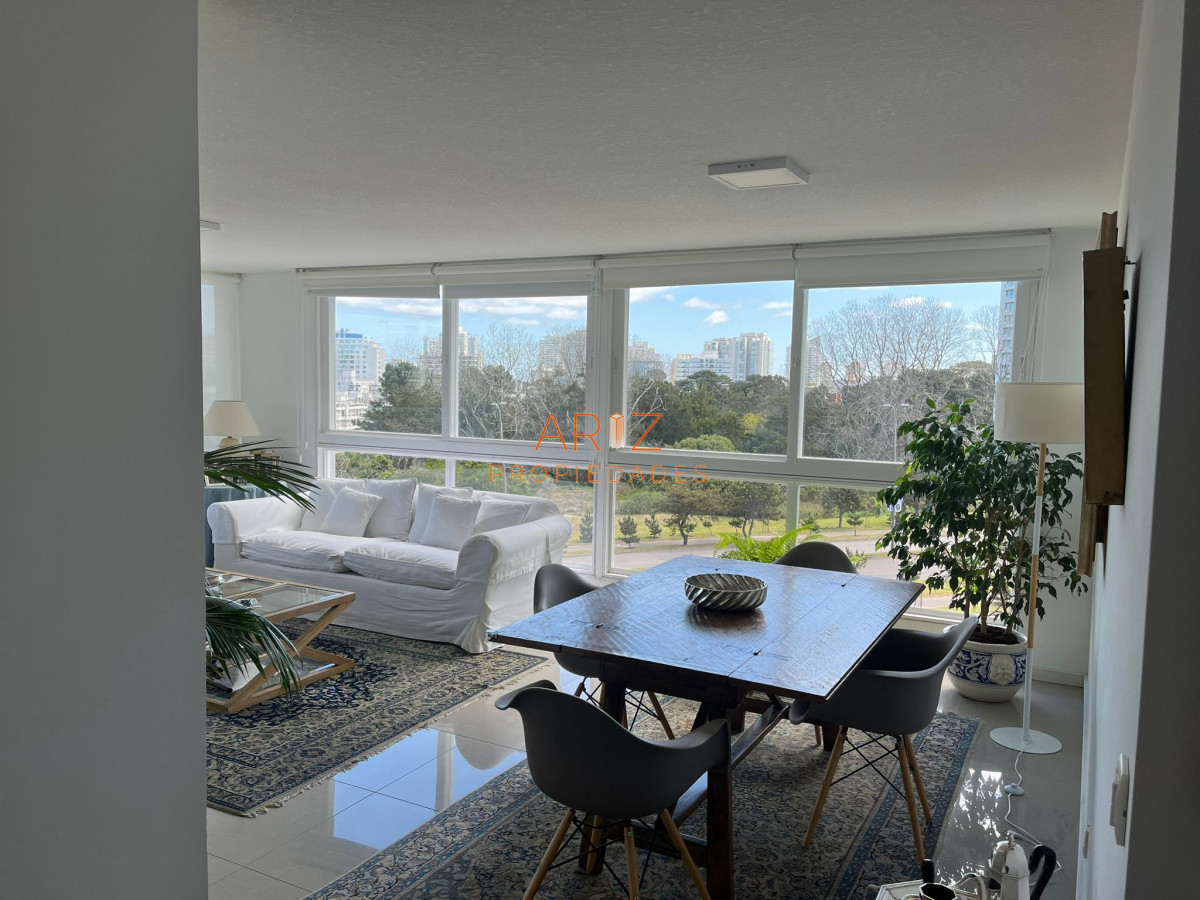 Apartamento ID.2031 - Apartamento en venta de 2 dormitorios en Punta Del Este EDIFICIO DE CATEGORIA