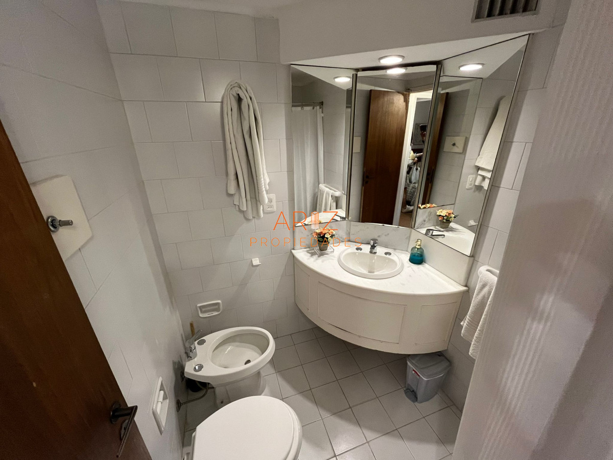 Apartamento ID.2341 - Venta apartamento de 2 dormitorios en Punta del Este oportunidad Roosevelt