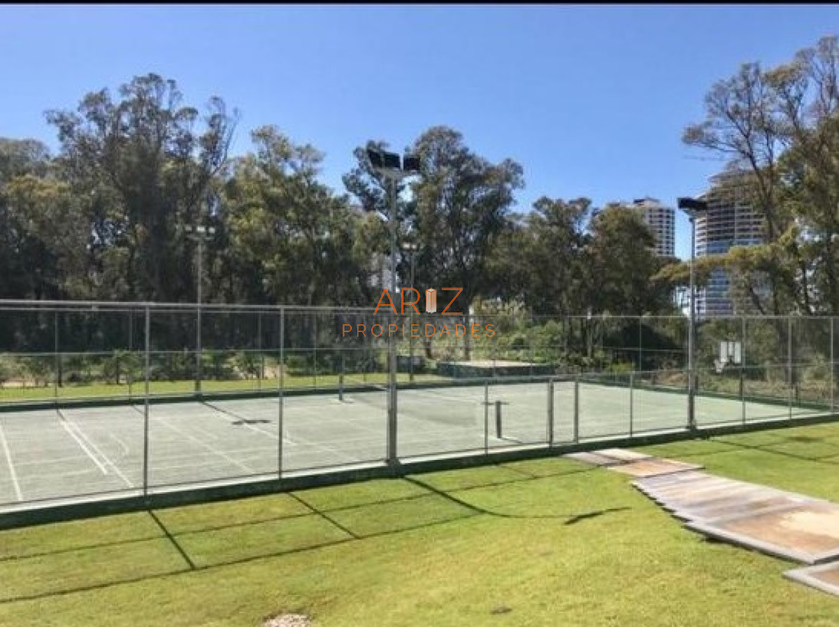 Apartamento ID.2031 - Apartamento en venta de 2 dormitorios en Punta Del Este EDIFICIO DE CATEGORIA