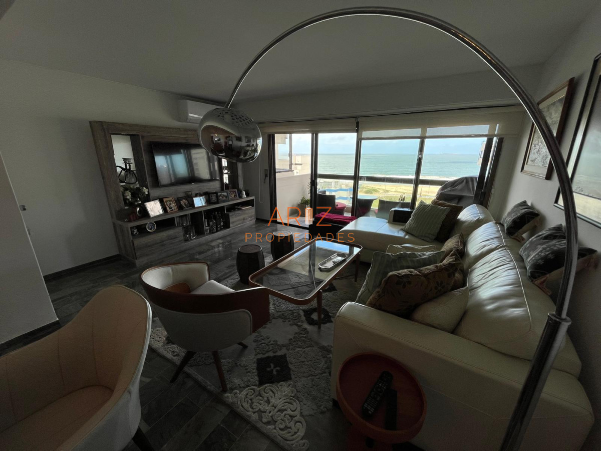Apartamento ID.2291 - Apartamento en Venta, 3 dormitorios y servicio, en Playa Brava, Punta del Este