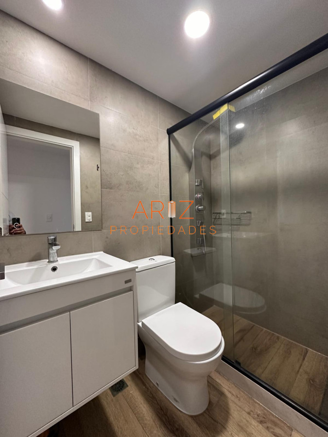 Apartamento ID.2300 - Vende oportunidad en Playa Mansa, primera línea de 2 dormitorios en Punta del Este 