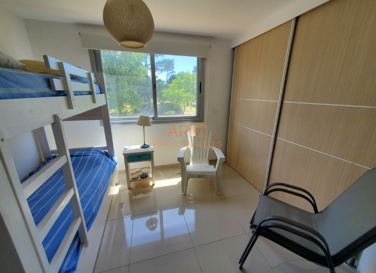 Apartamento ID.2283 - Vende apartamento de 3 dormitorios con vista a un agradable entorno, en Punta del Este.