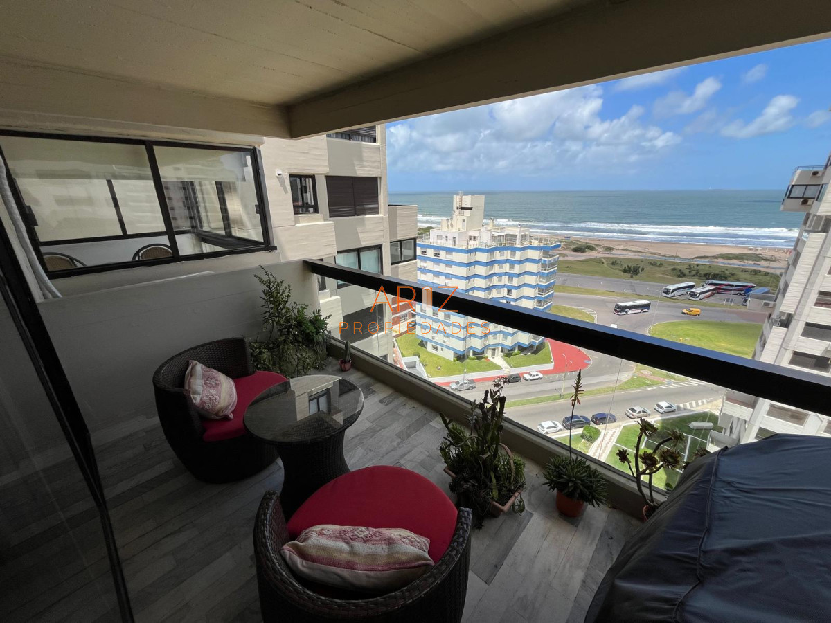 Apartamento ID.2291 - Apartamento en Venta, 3 dormitorios y servicio, en Playa Brava, Punta del Este