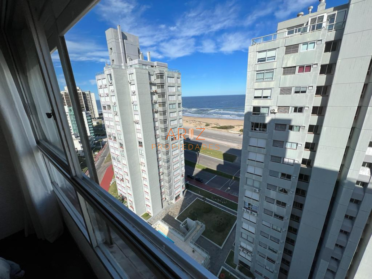Apartamento ID.2330 - Apartamento en Venta de 3 dormitorios en parada 2 de playa brava, cerca de servicios en Punta del Este 