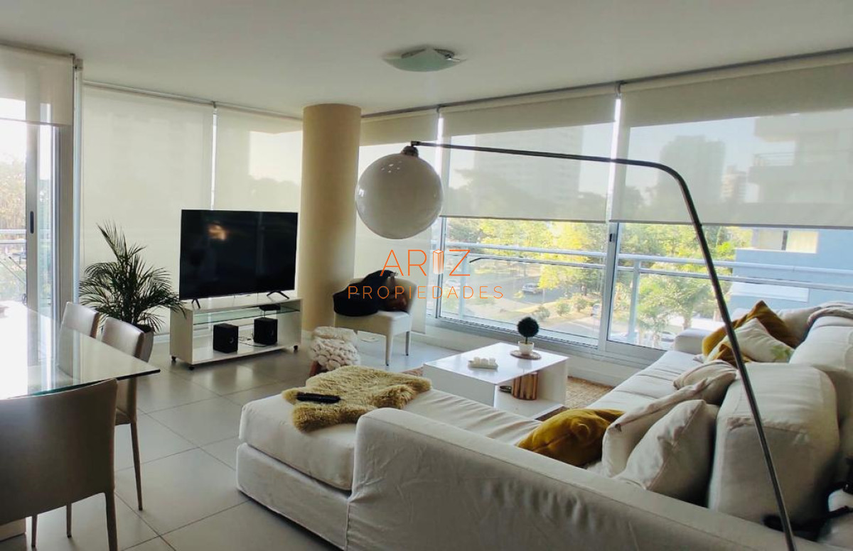 Apartamento ID.1669 - Vende apartamento de 2 dormitorios en Bellagio Tower, Punta del Este 