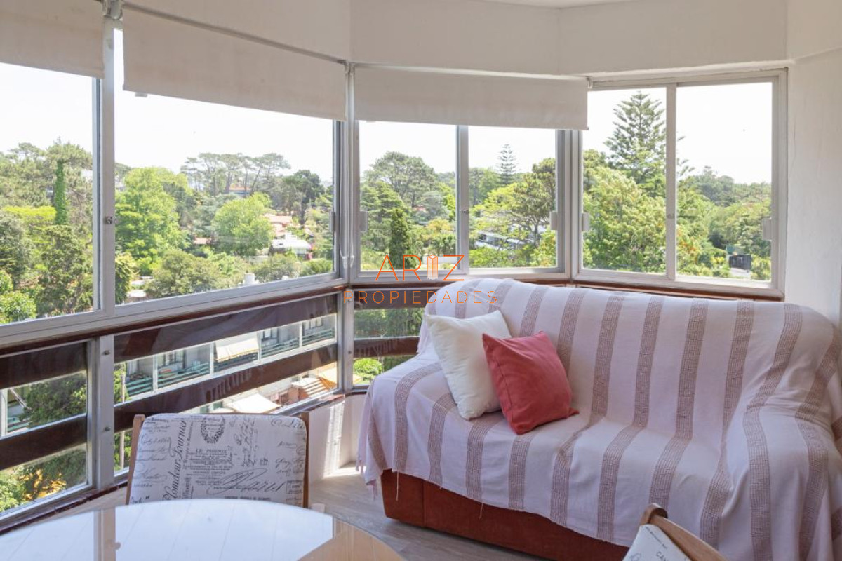 Apartamento ID.2293 - Apartamento en Venta de 3 dormitorios y servicio , Punta del este 
