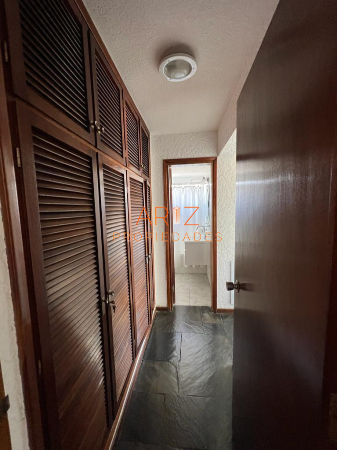 Apartamento ID.2330 - Apartamento en Venta de 3 dormitorios en parada 2 de playa brava, cerca de servicios en Punta del Este 