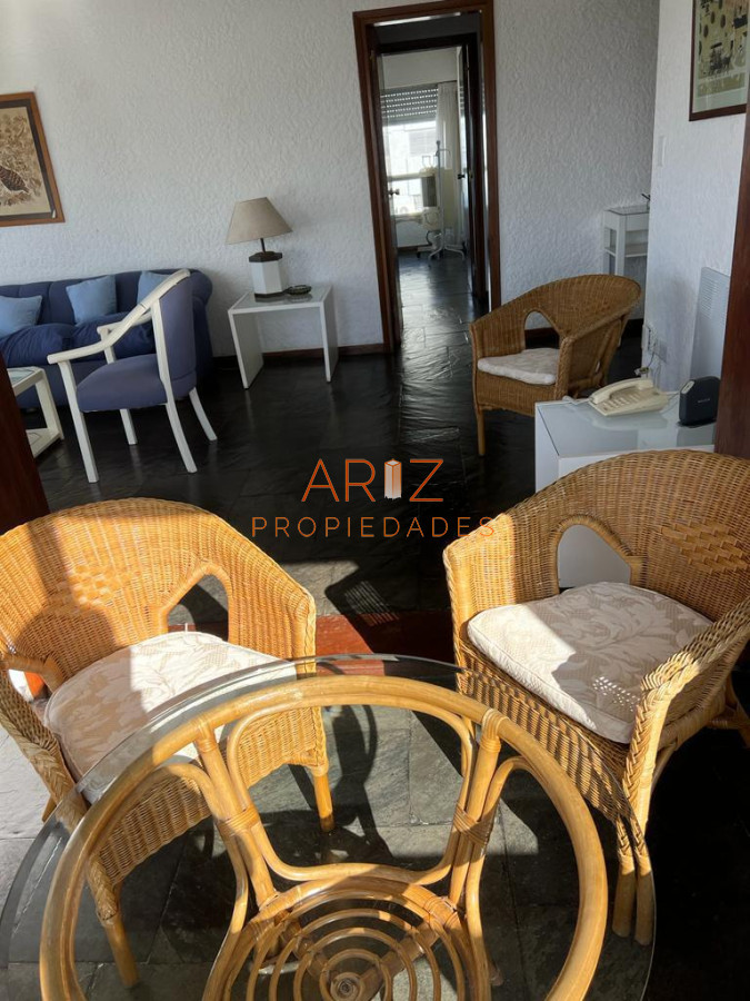 Apartamento ID.2330 - Apartamento en Venta de 3 dormitorios en parada 2 de playa brava, cerca de servicios en Punta del Este 