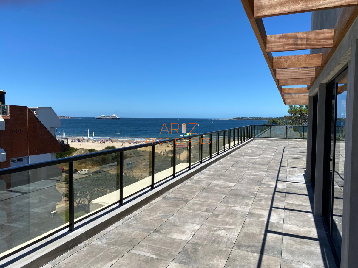 Apartamento ID.2300 - Vende oportunidad en Playa Mansa, primera línea de 2 dormitorios en Punta del Este 