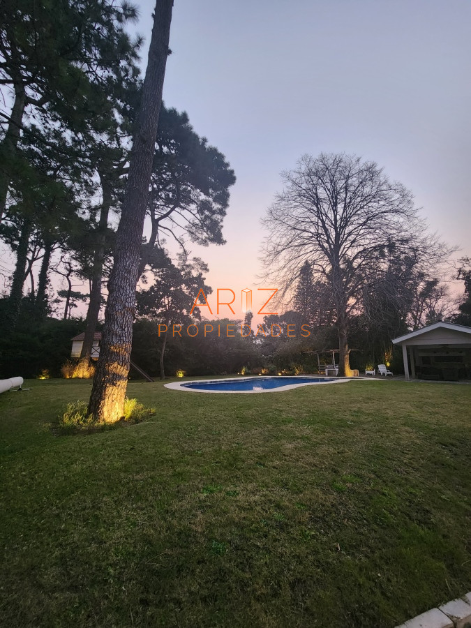 Casa ID.2060 - Casa en Alquiler verano temporada de 4 dormitorios en Playa Mansa , Punta del este , Maldonado 