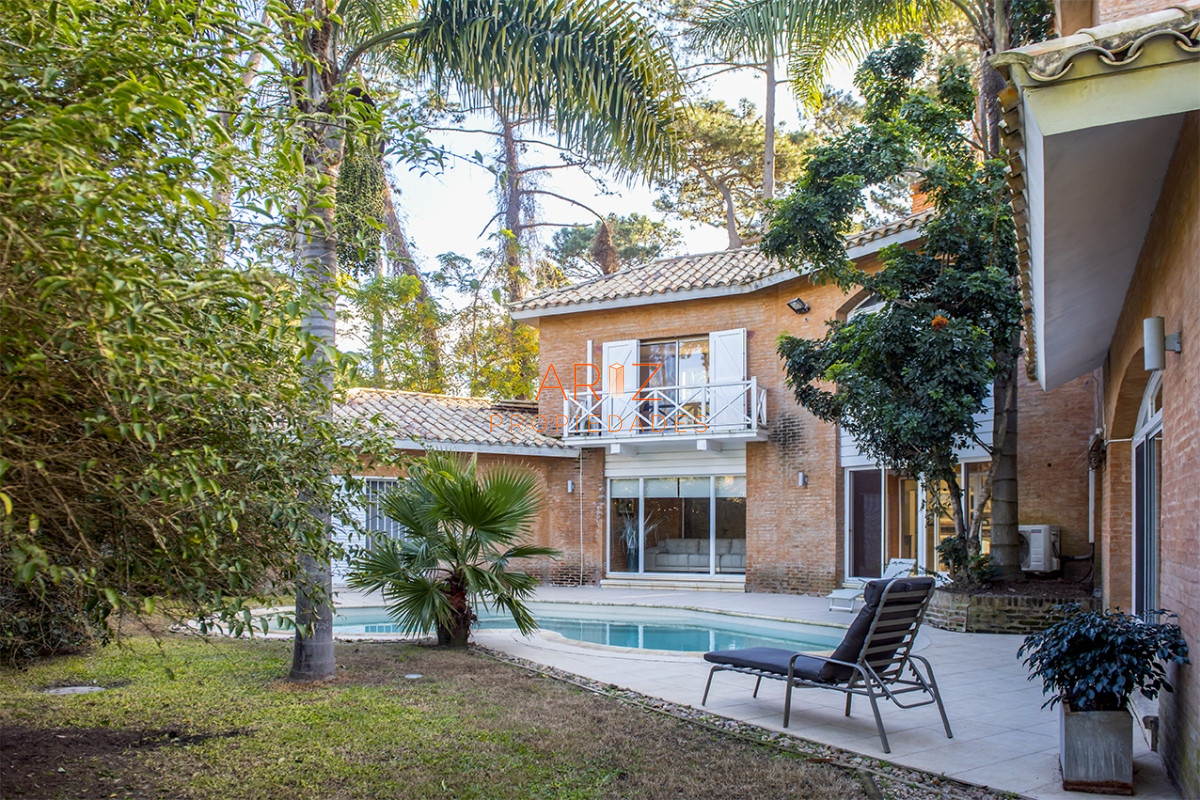 Casa ID.2054 - Casa en Venta de 4 dormitorios en San Rafael , Punta del este 