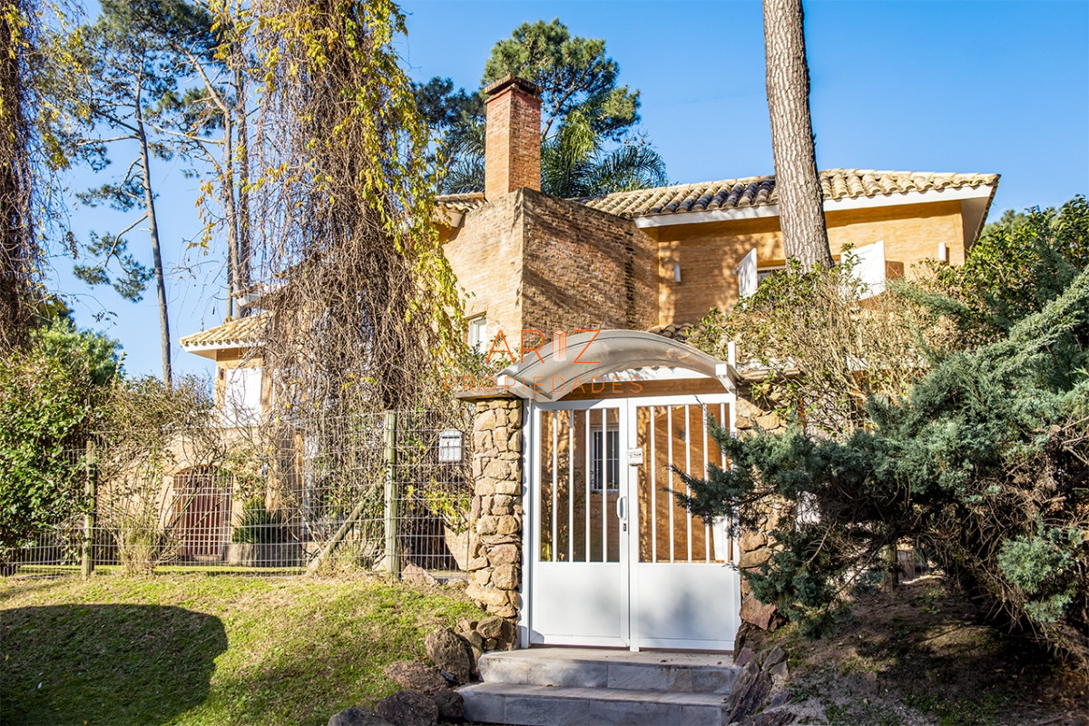 Casa ID.2054 - Casa en Venta de 4 dormitorios en San Rafael , Punta del este 