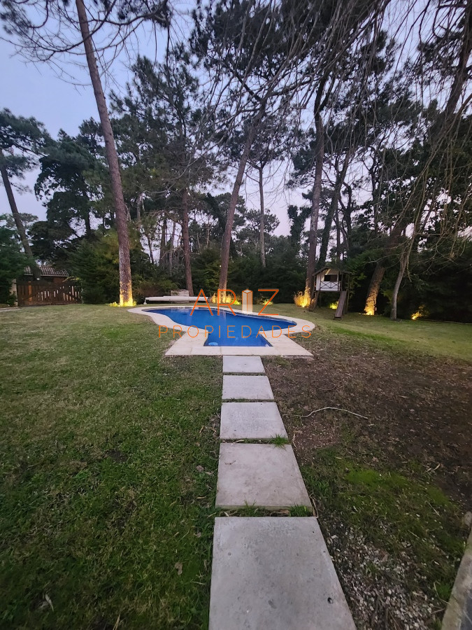 Casa ID.2060 - Casa en Alquiler verano temporada de 4 dormitorios en Playa Mansa , Punta del este , Maldonado 