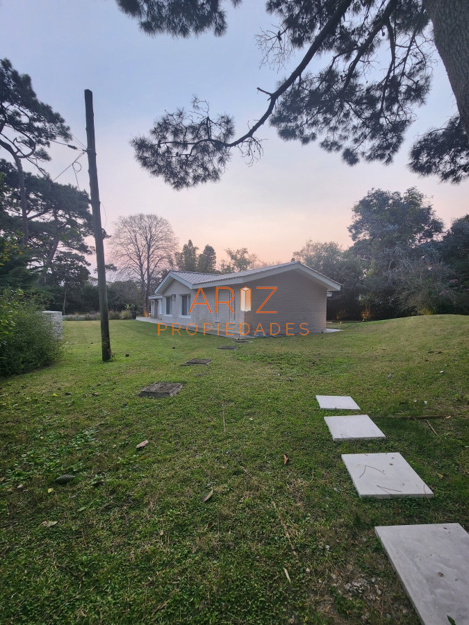 Casa ID.2060 - Casa en Alquiler verano temporada de 4 dormitorios en Playa Mansa , Punta del este , Maldonado 