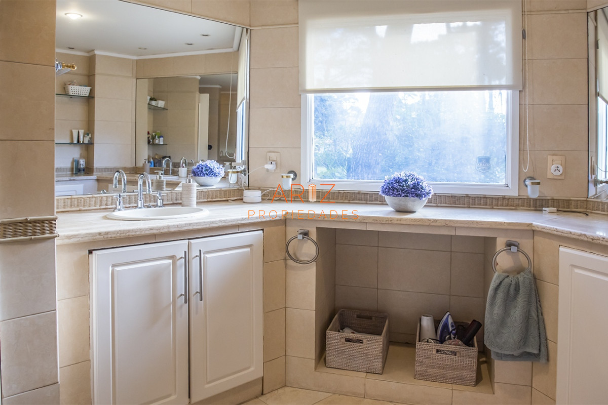 Casa ID.2054 - Casa en Venta de 4 dormitorios en San Rafael , Punta del este 