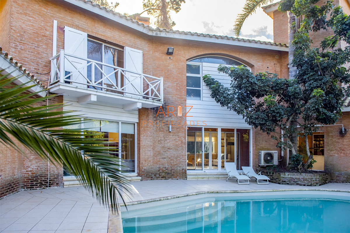 Casa ID.2054 - Casa en Venta de 4 dormitorios en San Rafael , Punta del este 