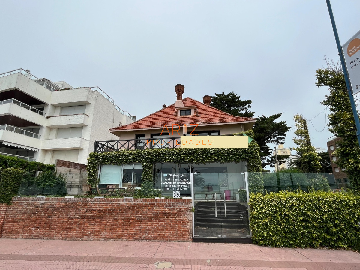 Casa ID.1919 - Casa de gran tamaño ubicada a pasos del Mar ALQUILER!!!