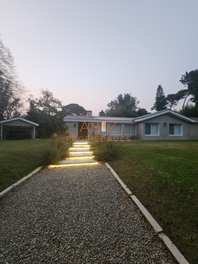 Casa ID.2060 - Casa en Alquiler verano temporada de 4 dormitorios en Playa Mansa , Punta del este , Maldonado 