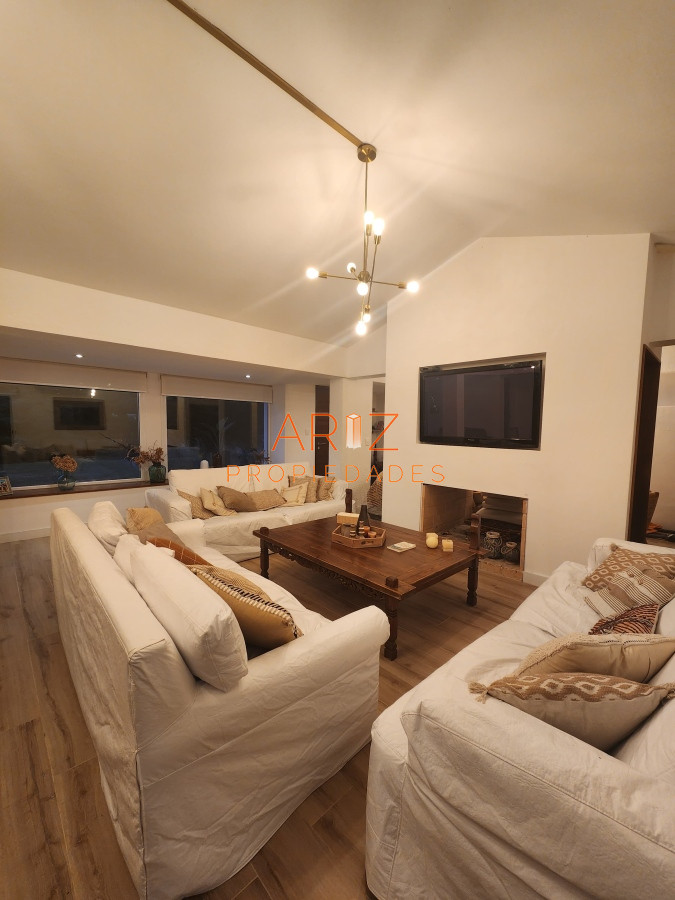 Casa ID.2060 - Casa en Alquiler verano temporada de 4 dormitorios en Playa Mansa , Punta del este , Maldonado 