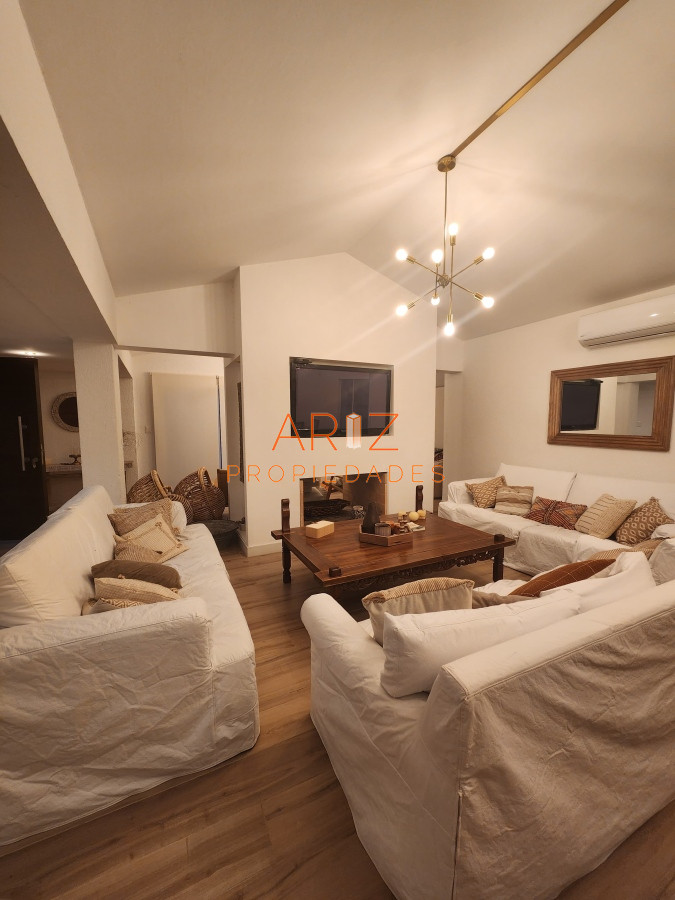Casa ID.2060 - Casa en Alquiler verano temporada de 4 dormitorios en Playa Mansa , Punta del este , Maldonado 
