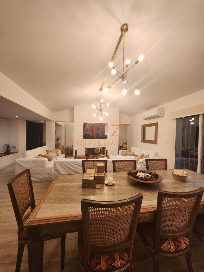 Casa ID.2060 - Casa en Alquiler verano temporada de 4 dormitorios en Playa Mansa , Punta del este , Maldonado 