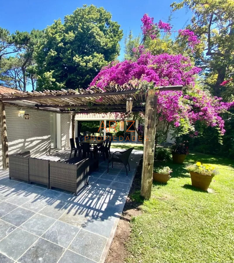 Casa ID.2060 - Casa en Alquiler verano temporada de 4 dormitorios en Playa Mansa , Punta del este , Maldonado 