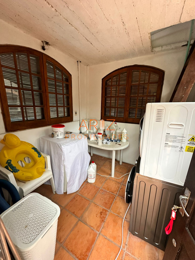 Casa ID.2022 - Vende casa de 4 dormitorios con piscina y gran parque en Golf, Punta del Este