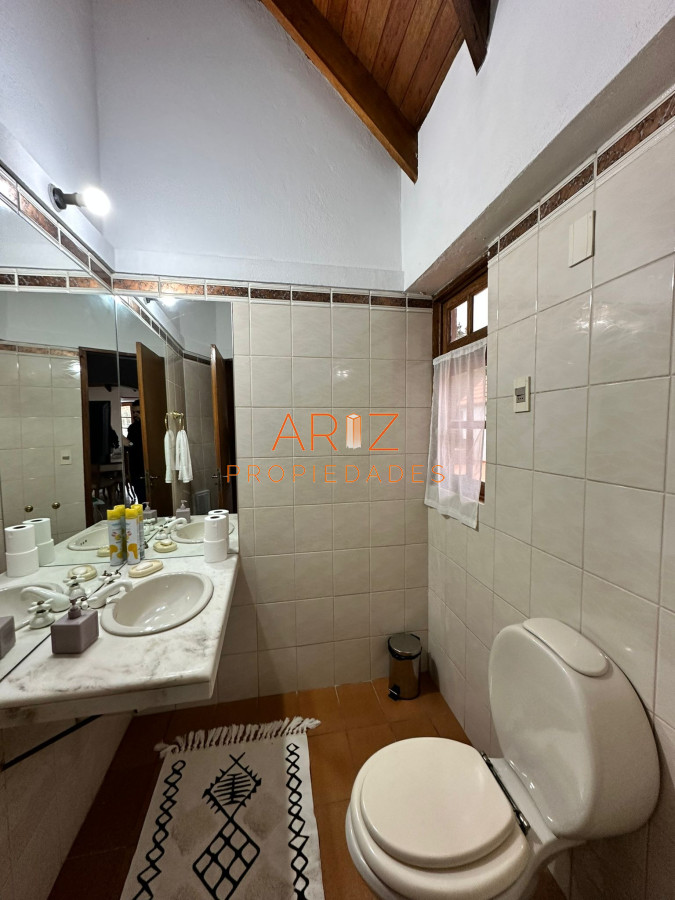 Casa ID.2022 - Vende casa de 4 dormitorios con piscina y gran parque en Golf, Punta del Este