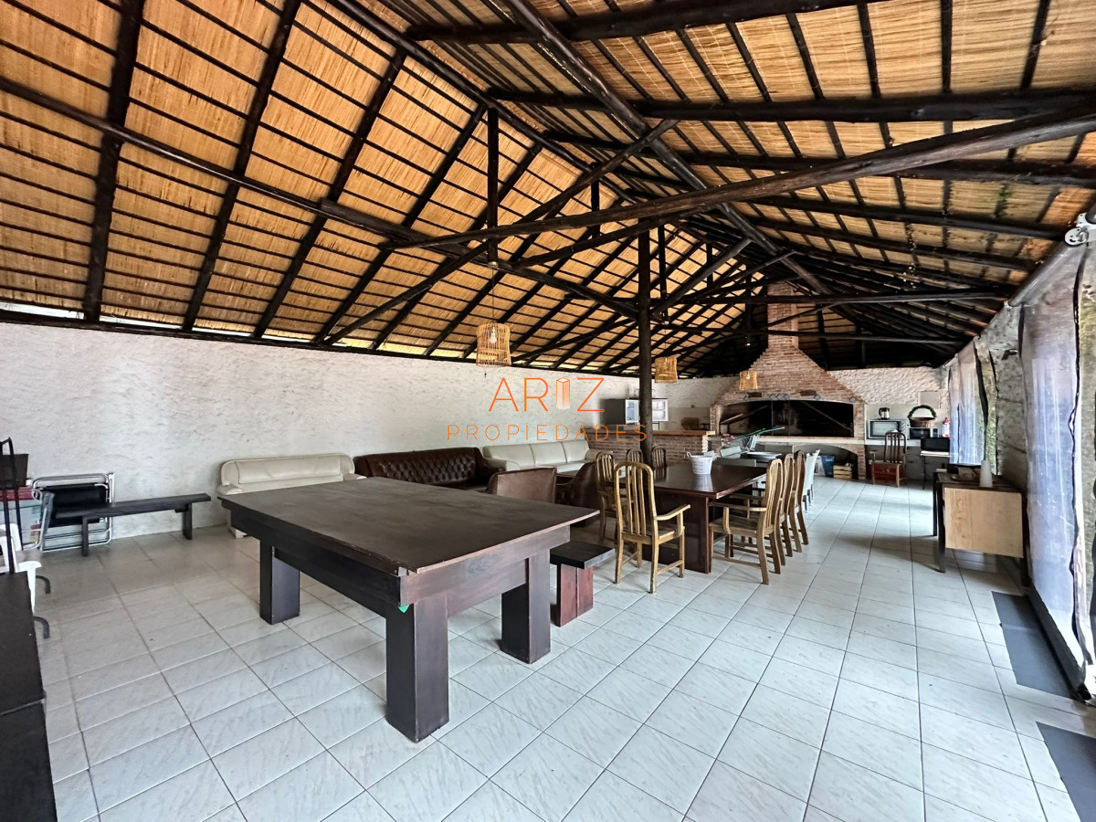 Casa ID.2022 - Vende casa de 4 dormitorios con piscina y gran parque en Golf, Punta del Este