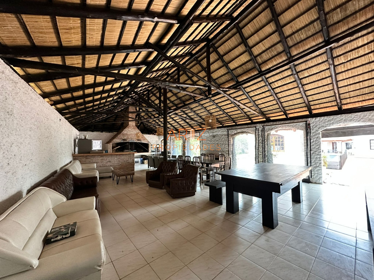 Casa ID.2022 - Vende casa de 4 dormitorios con piscina y gran parque en Golf, Punta del Este