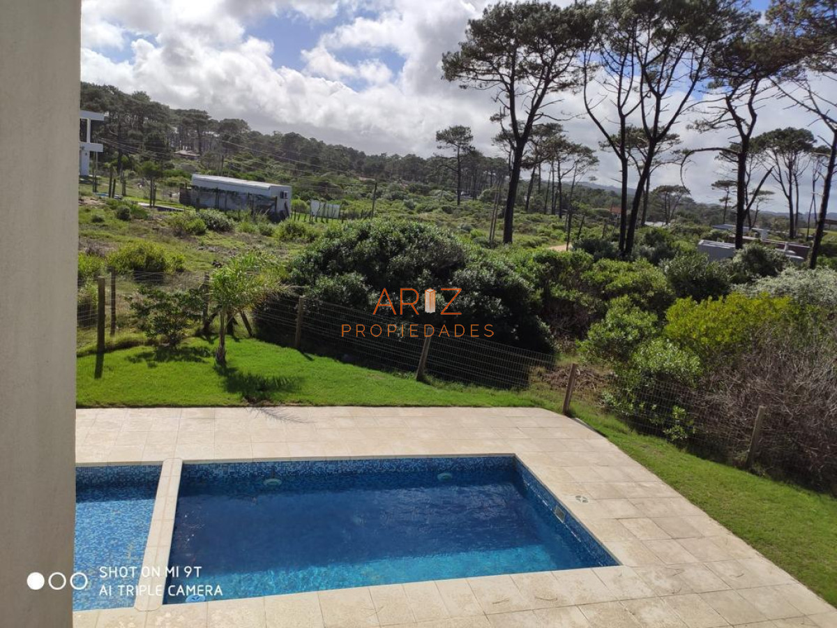 Casa ID.1665 - Casa a la venta en Chihuahua Punta del este 3 Dormitorios y Piscina