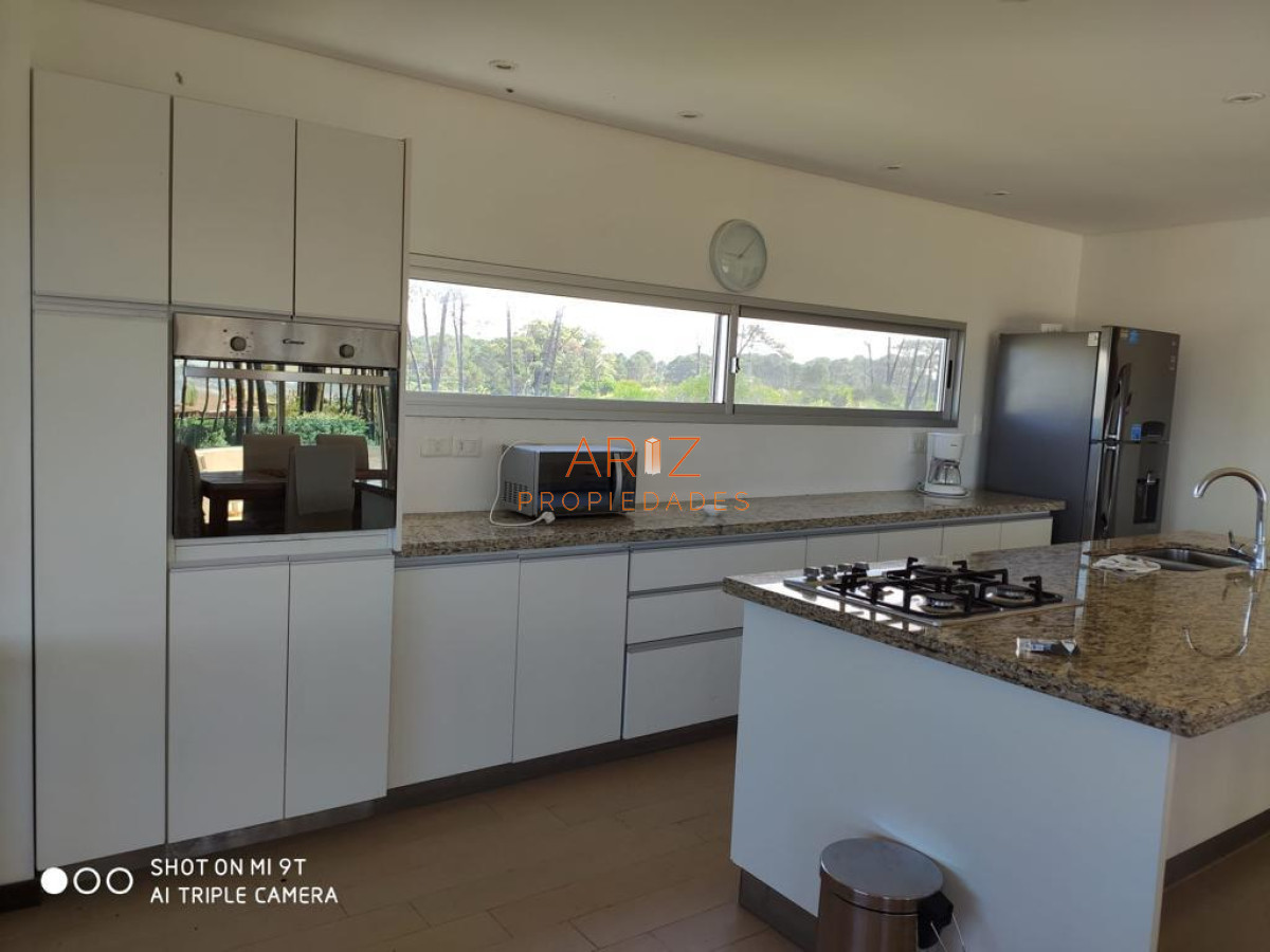 Casa ID.1665 - Casa a la venta en Chihuahua Punta del este 3 Dormitorios y Piscina