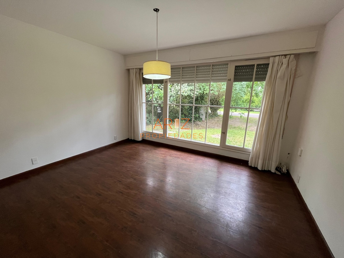 Casa ID.1628 - ALQUILER ANUAL Y VENTA Chalet de 3 dormitorios mas dependencia en zona residencial