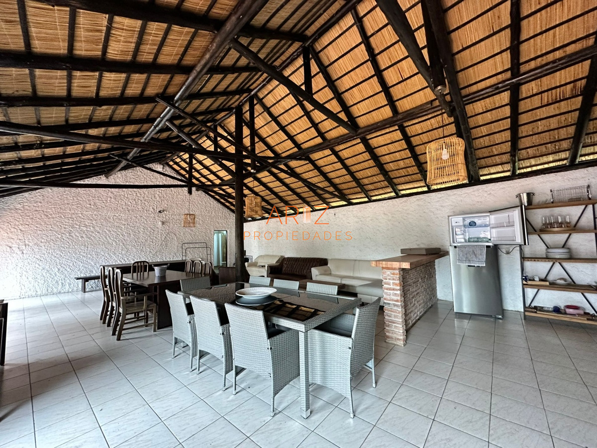 Casa ID.2022 - Vende casa de 4 dormitorios con piscina y gran parque en Golf, Punta del Este