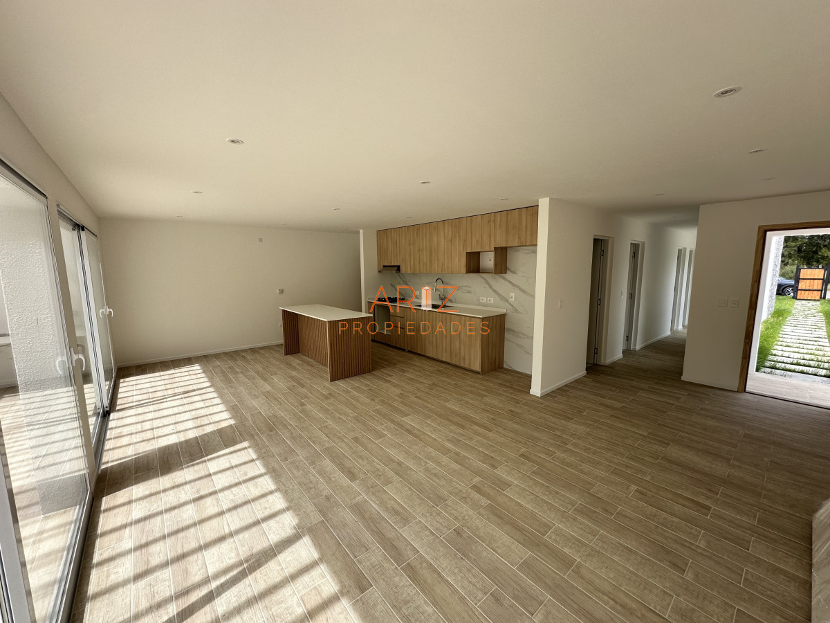 Casa ID.2437 - Vende casa de 3 dormitorios a estrenar, Punta del Este